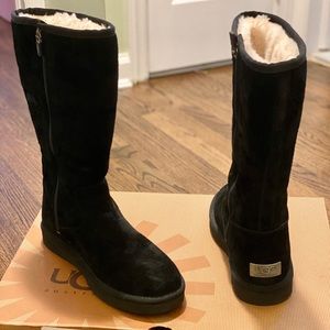 UGG Sumner Tall Black with zipper Size 8